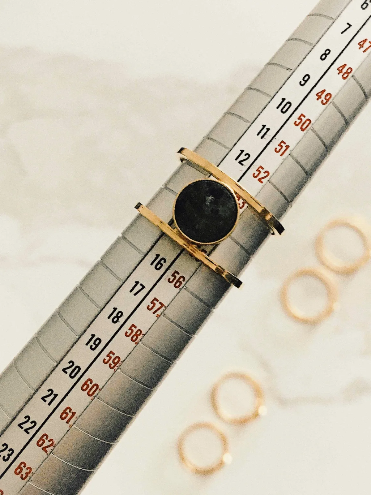 Measuring-ring-diameter-ruler